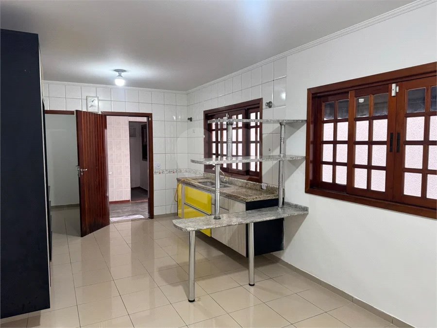 Sobrado à venda ou para alugar com 3 suítes em Vila Sônia, São Paulo, SP