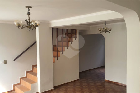 Sobrado à venda com 3 quartos em Vila Nilo, São Paulo, SP