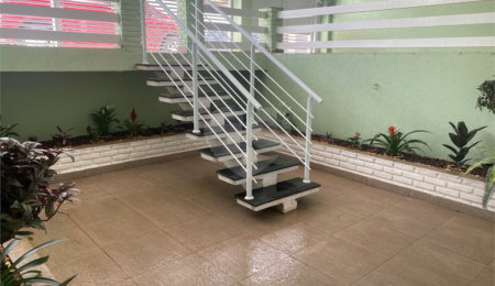 Casa à venda com 3 suítes em Vila Oceania, Poá, SP