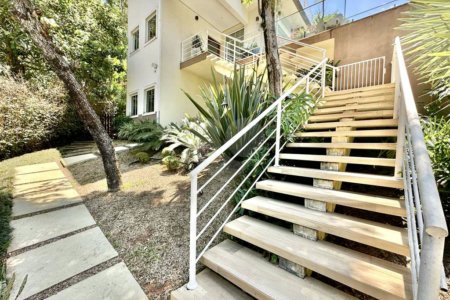Casa à venda com 4 quartos, sendo 3 suítes, no condomínio Vilarejo, Carapicuíba - SP