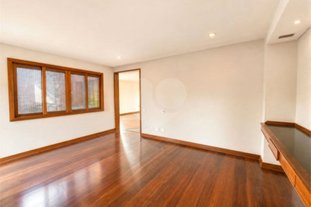 Apartamento à venda com 3 suítes em Moema, São Paulo, SP