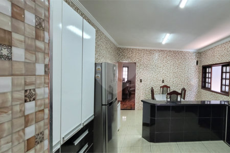 Casa à venda ou para alugar com 3 quartos, sendo 1 suíte,  em Vila Nova Aparecida, Mogi das Cruzes, SP