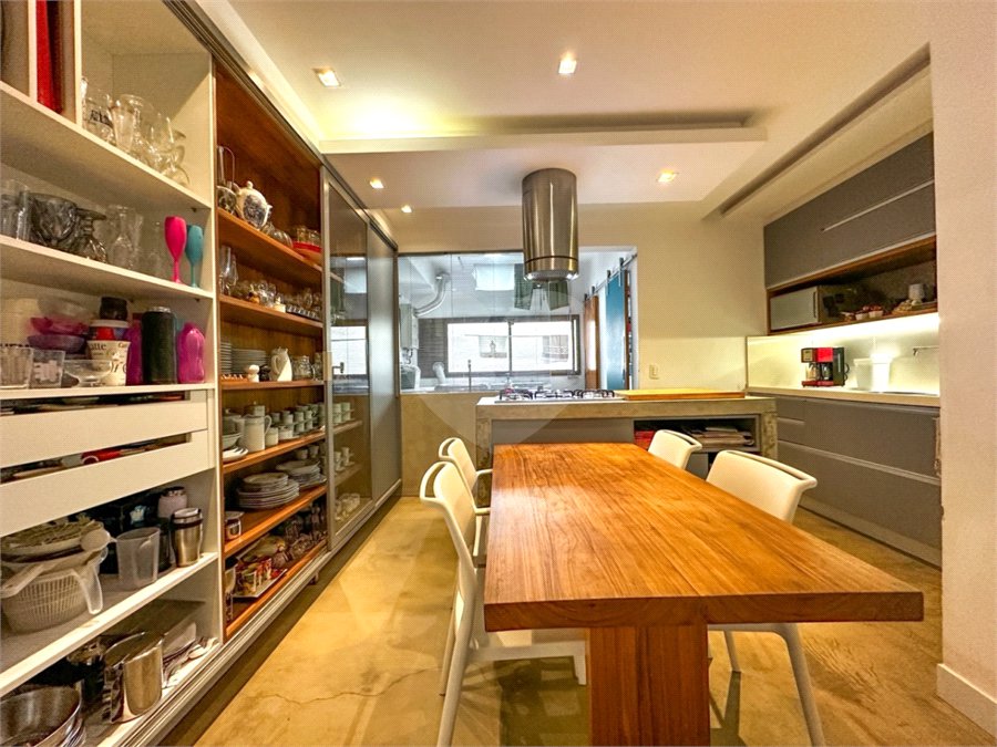 Apartamento à venda com 3 quartos, sendo 1 suíte, em Vila Sofia, São Paulo, SP