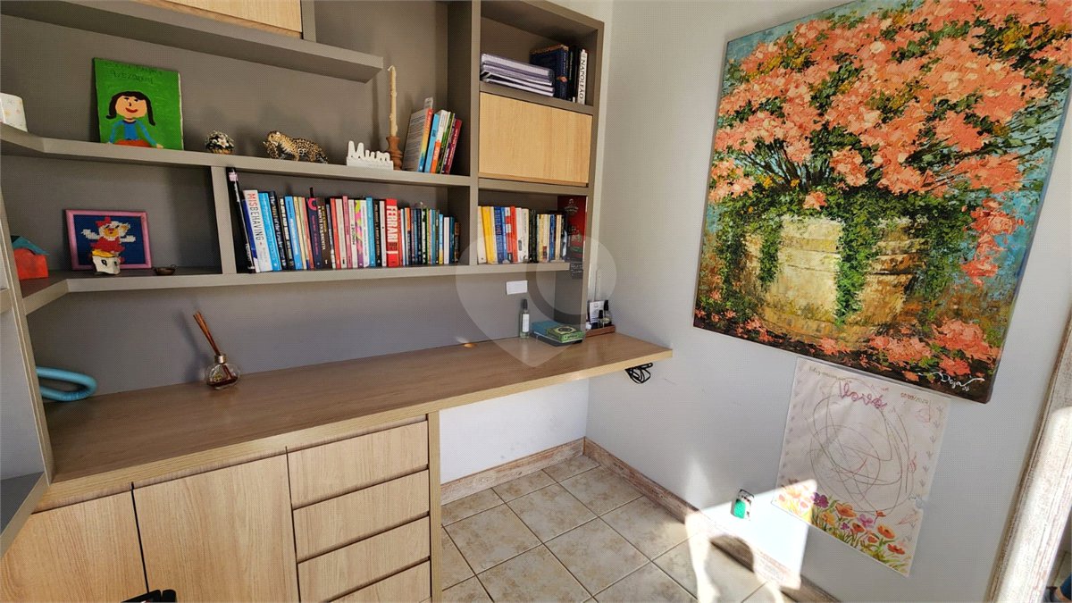 Casa à venda com 4 quartos, sendo 2 suítes, no condomínio Residencial Jardim Primavera, Louveira - SP