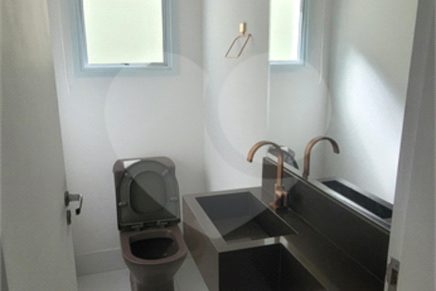 Sobrado à venda com 4 quartos, sendo 2 suítes, em Vila Irmãos Arnoni, São Paulo, SP