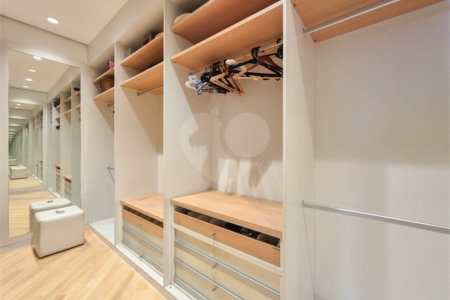 Apartamento à venda ou para alugar com 4 quartos, sendo 3 suítes, em Moema, São Paulo, SP