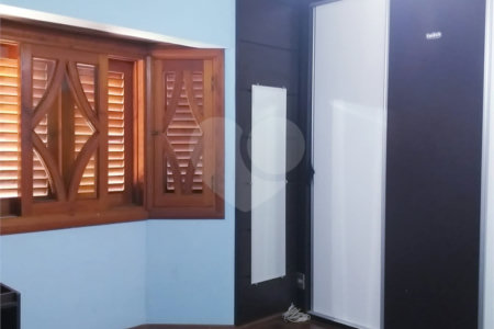 Casa à venda com 4 quartos, sendo 3 suítes, no condomínio Arujá 5, Arujá - SP