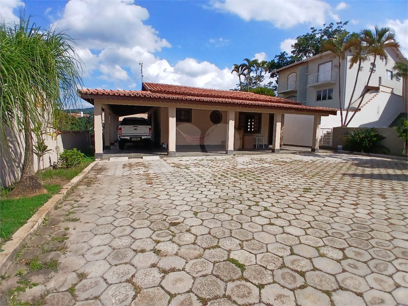 Casa à venda com 5 quartos, sendo 3 suítes, em Vila Santista, Atibaia, SP