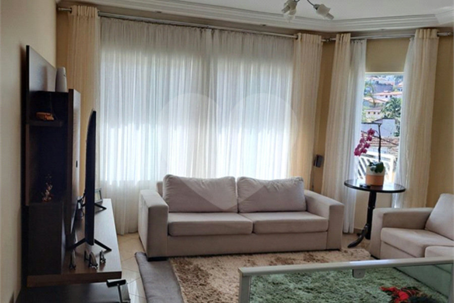 Sobrado à venda com 3 quartos em Tremembé, São Paulo, SP