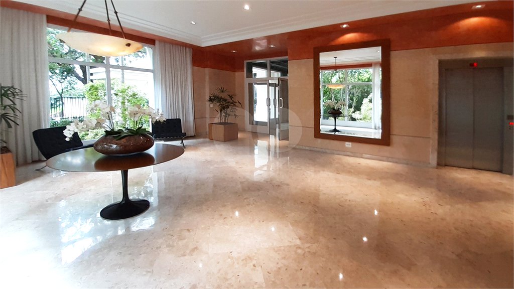 Apartamento à venda com 4 suítes em Campo Belo, São Paulo, SP