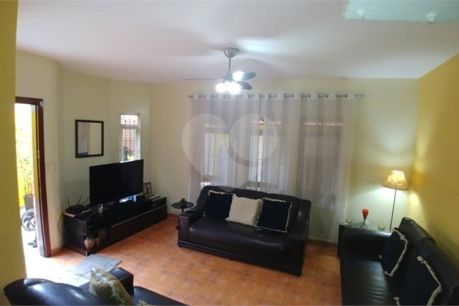 Sobrado à venda com 3 quartos, sendo 1 suíte,  em Tremembé, São Paulo, SP