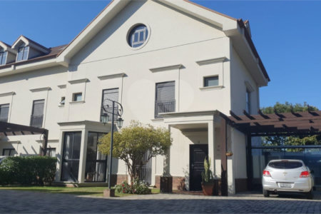 Casa à venda com 4 suítes no condomínio Vila Inglesa, Atibaia - SP