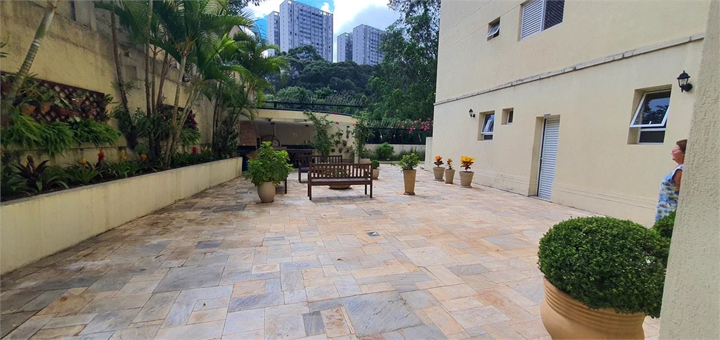 Apartamento à venda com 3 suítes em Vila Suzana, São Paulo, SP