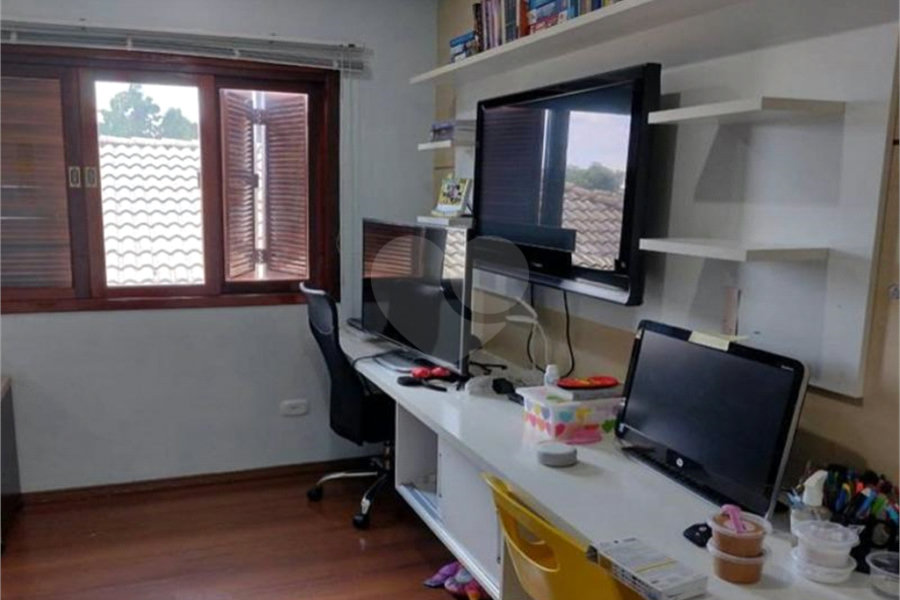 Sobrado à venda com 5 quartos, sendo 3 suítes, em Tremembé, São Paulo, SP