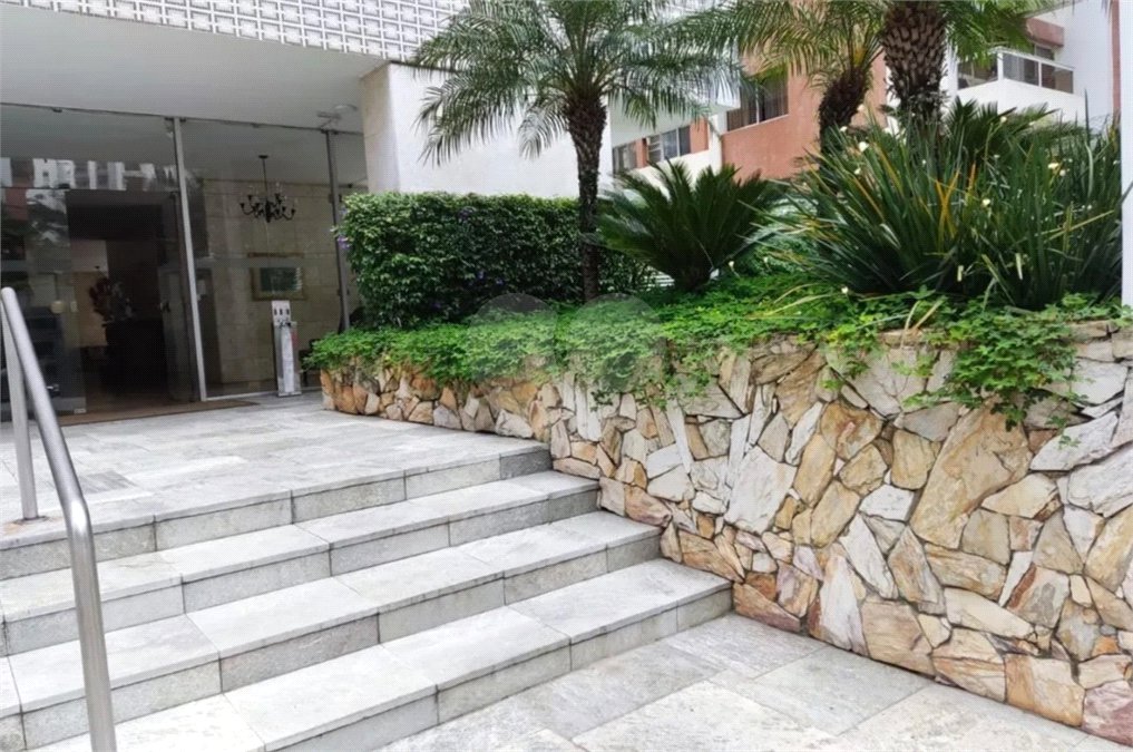 Apartamento à venda com 3 quartos, sendo 1 suíte,  em Santa Cecília, São Paulo, SP
