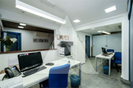 Casa à venda com 3 quartos, sendo 1 suíte, em Indianópolis, São Paulo, SP