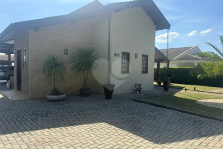 Casa à venda com 3 suítes no condomínio Terras de Mont Serrat, Salto - SP