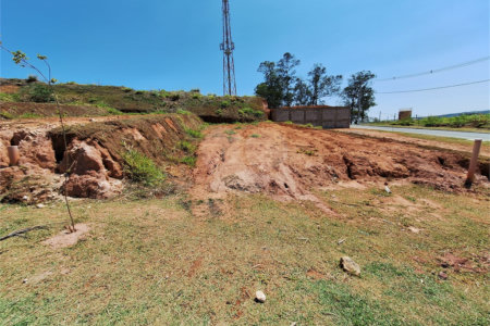 Terreno à venda com 1 suíte no condomínio Comercial Independência, Vinhedo - SP