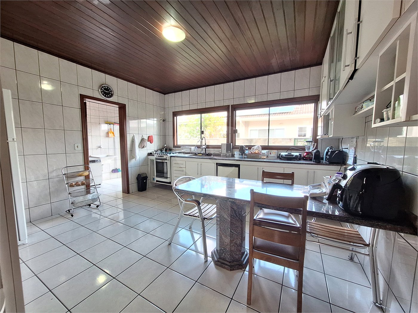Casa para alugar com 3 quartos, sendo 1 suíte,  no condomínio Estância Marambaia, Vinhedo - SP