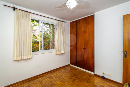 Casa à venda com 4 quartos, sendo 1 suíte, em Jardim Marajoara, São Paulo, SP