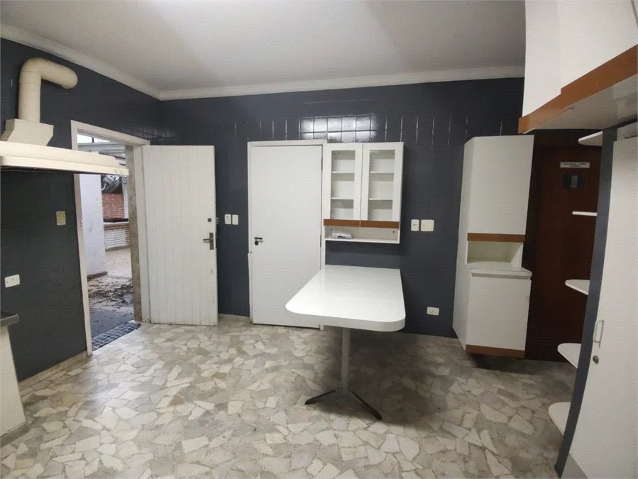 Sobrado à venda com 5 quartos, sendo 3 suítes, em Cidade Monções, São Paulo, SP