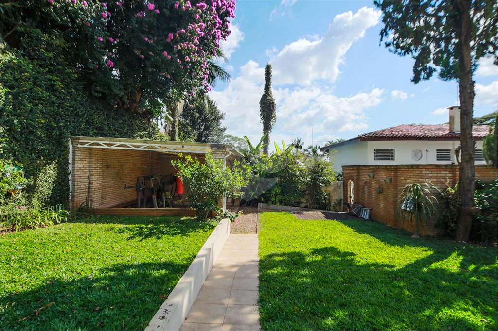 Casa à venda com 4 quartos, sendo 1 suíte,  em Interlagos, São Paulo, SP