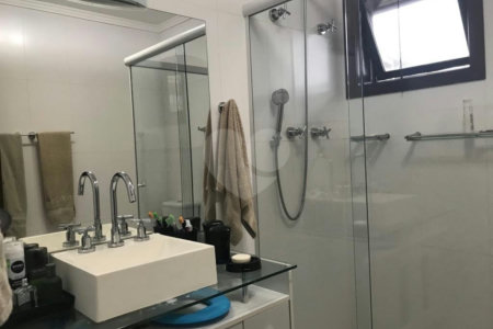 Casa à venda com 5 quartos, sendo 2 suítes,  em Jardim Everest, São Paulo, SP