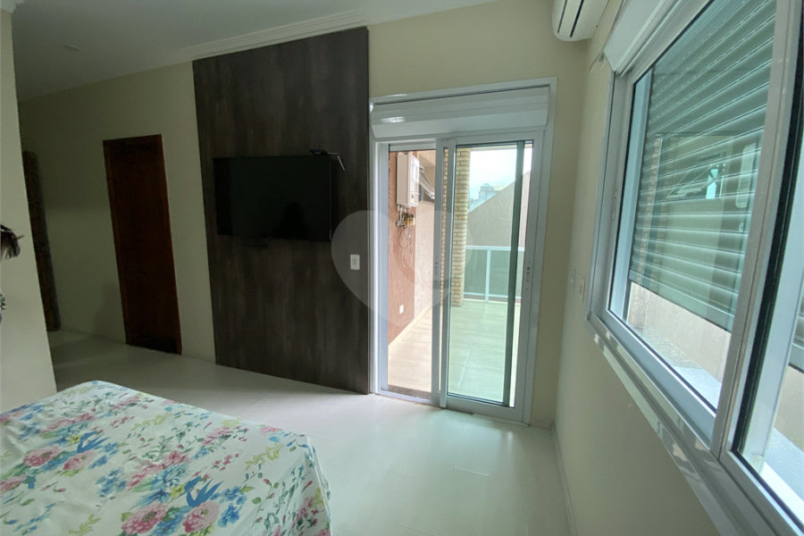 Sobrado à venda com 3 quartos, sendo 1 suíte,  em Jardim Vila Galvão, Guarulhos, SP