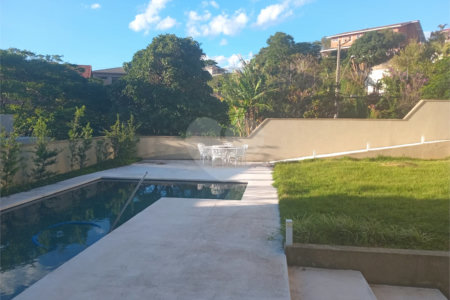Casa à venda com 4 quartos, sendo 3 suítes, no condomínio Arco Iris, Atibaia - SP
