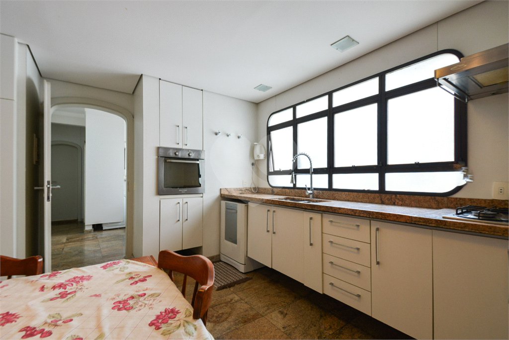 Apartamento à venda com 4 quartos, sendo 3 suítes,  em Jardim Paulista, São Paulo, SP