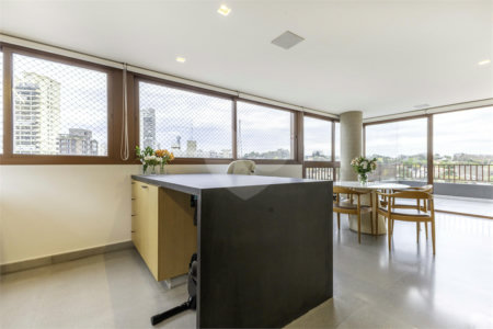 Apartamento à venda com 3 suítes em Jardim das Bandeiras, São Paulo, SP