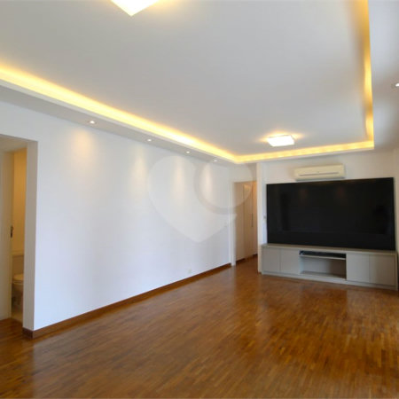 Apartamento à venda com 3 quartos, sendo 1 suíte,  em Vila Olímpia, São Paulo, SP