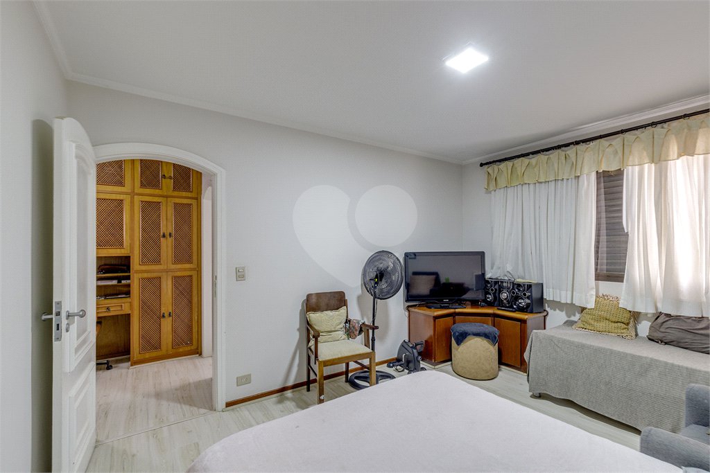 Apartamento à venda com 4 quartos, sendo 2 suítes, em Campo Belo, São Paulo, SP