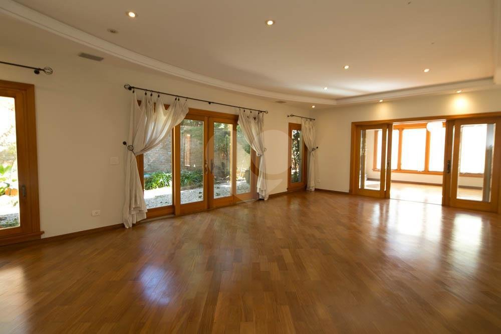 Casa à venda com 4 suítes no condomínio Jardim das Azaléias, São Paulo - SP