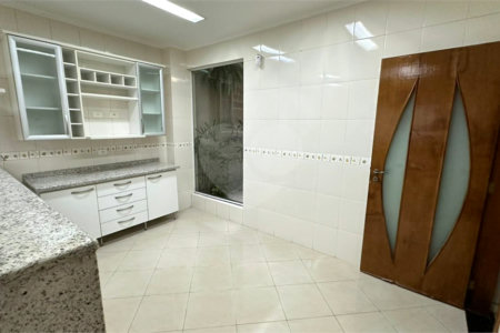 Casa à venda com 4 quartos, sendo 3 suítes, em Vila Galvão, Guarulhos, SP