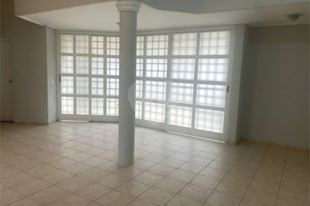 Sobrado à venda ou para alugar com 3 quartos, sendo 1 suíte, no Centro, Salto, SP
