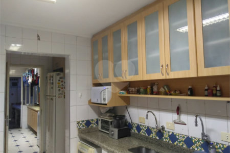 Casa Térrea à venda com 4 quartos, sendo 1 suíte, em Vila Guaca, São Paulo, SP