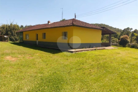 Sítio à venda com 5 quartos, sendo 1 suíte,  em Área Rural de Tapiraí, Tapiraí, SP