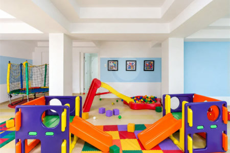 Apartamento com 2 dormitórios e 1 vaga em Nova Petrópolis, com piscina, academia, brinquedoteca, churrasqueira e portaria 24 horas. Excelente localização.