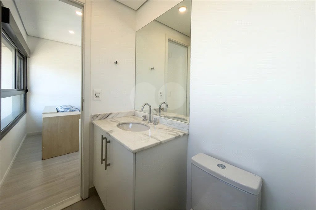 Apartamento de 03 dormitórios sendo 02 suítes com 02 vagas de garagem.