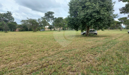 Terreno à venda no condomínio Vila Pinhal, Itirapina - SP