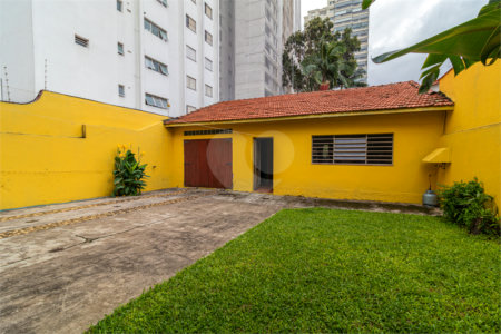 Sobrado à venda com 4 quartos, sendo 1 suíte, em Campo Belo, São Paulo, SP