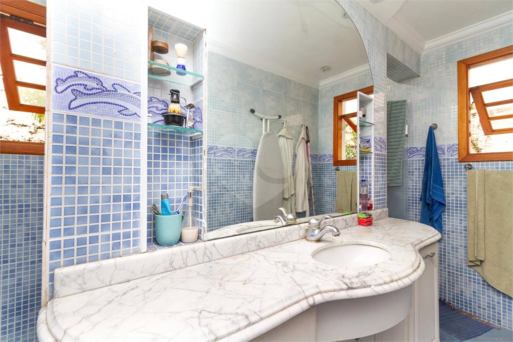 Casa à venda com 4 quartos, sendo 2 suítes, no condomínio Da Serra, São Paulo - SP