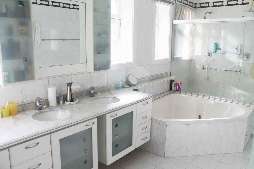 Casa à venda ou para alugar com 5 suítes no condomínio Arataca, São Paulo - SP