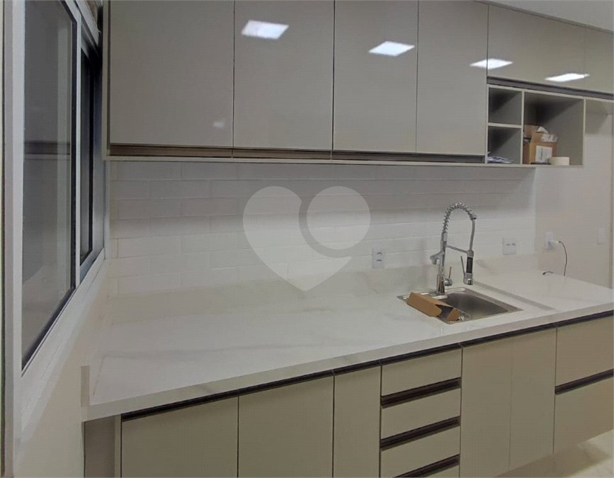 Apartamento à venda com 3 quartos, sendo 2 suítes,  em Jardim Arpoador, São Paulo, SP