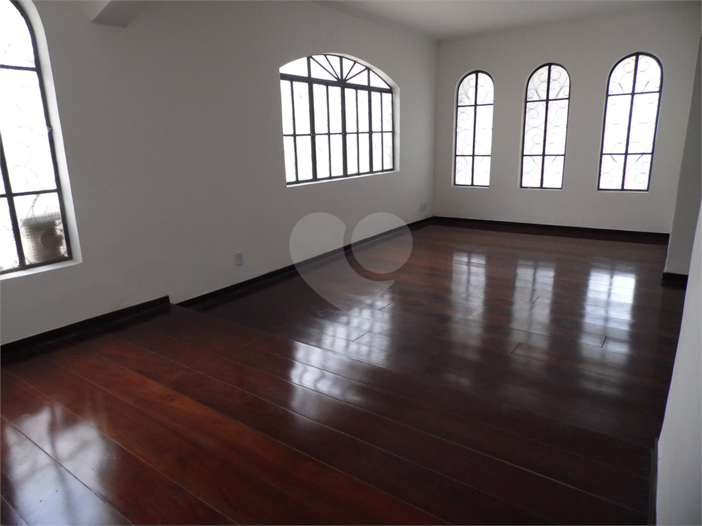 Casa à venda com 5 quartos, sendo 3 suítes, em Vila São Francisco, São Paulo, SP