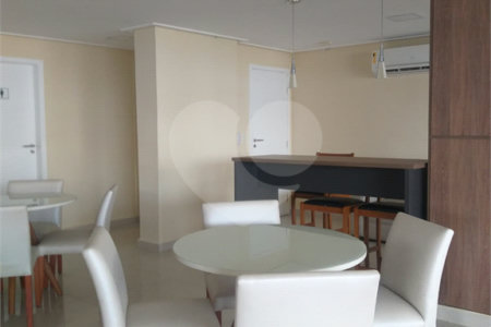 Apartamento à venda com 2 suítes em Guilhermina, Praia Grande, SP