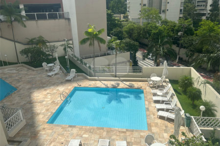 Apartamento à venda com 3 quartos, sendo 1 suíte,  em Vila Andrade, São Paulo, SP