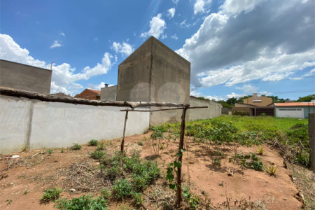 Terreno com 250,00 m² de área total.