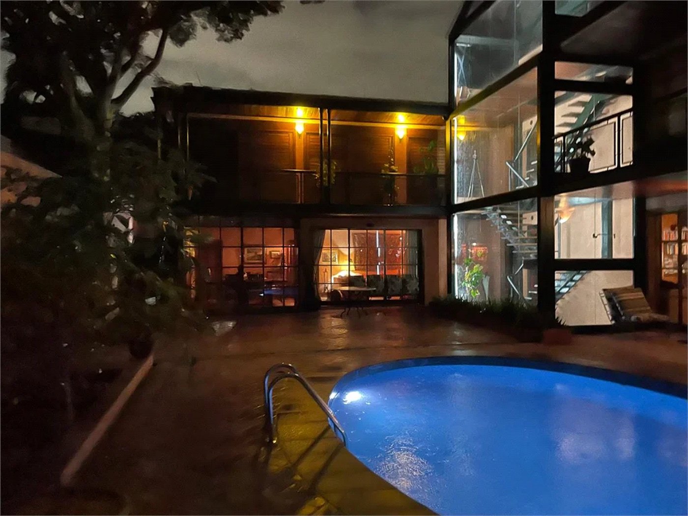 Casa à venda ou para alugar com 4 quartos, sendo 3 suítes, em Jardim Leonor, São Paulo, SP